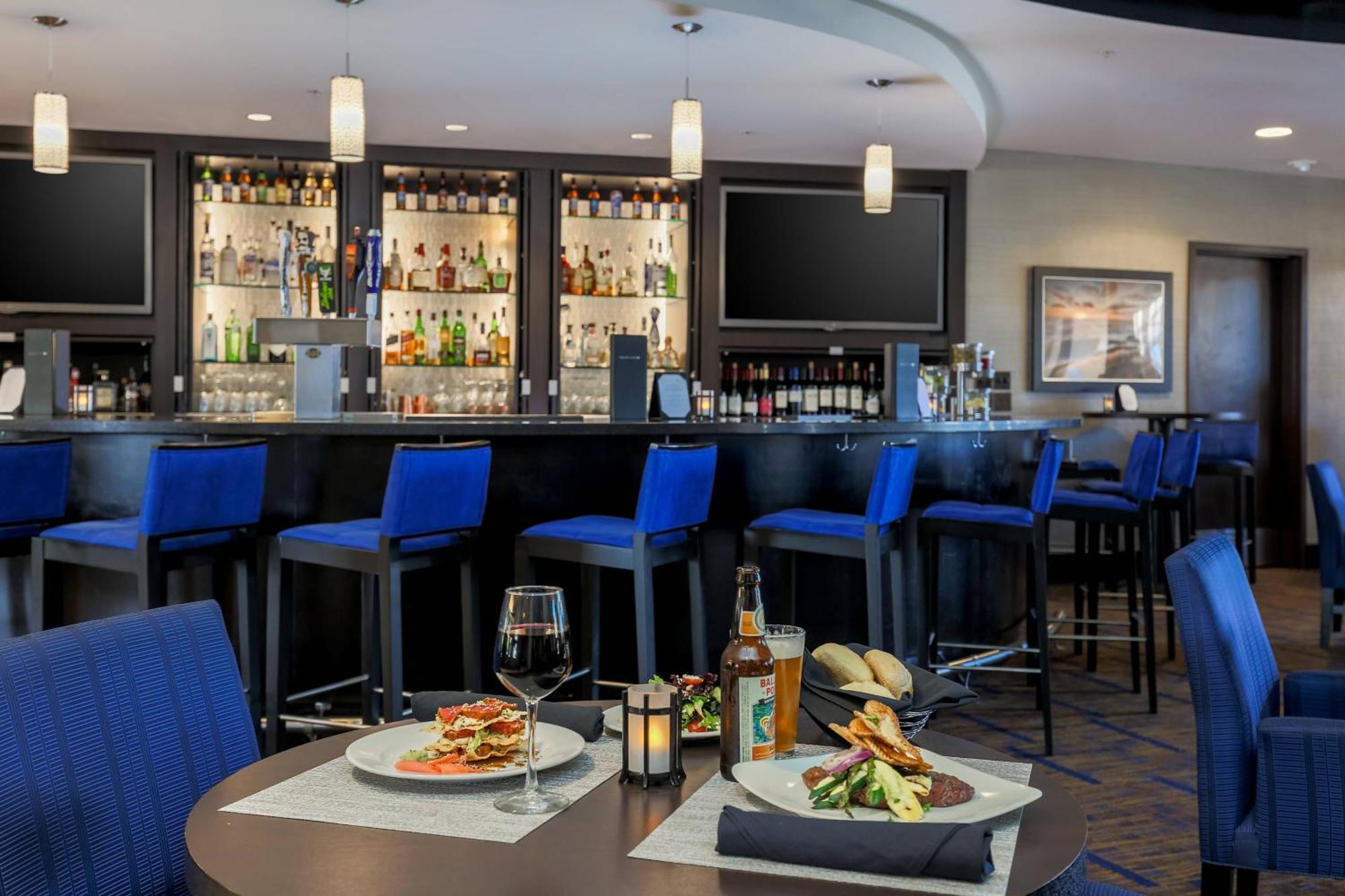 Courtyard Airport/liberty Station 3*