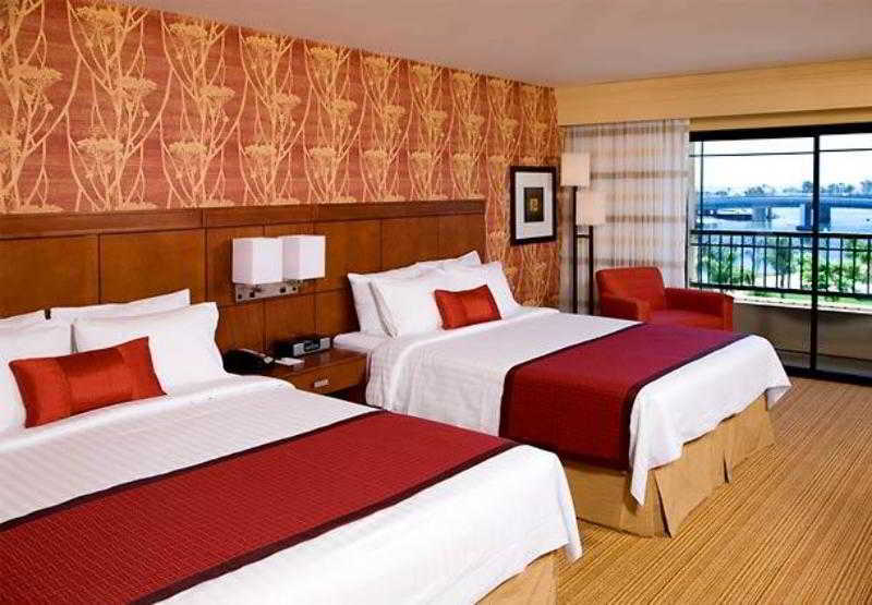 Hotel Courtyard Airport/liberty Station 3*
