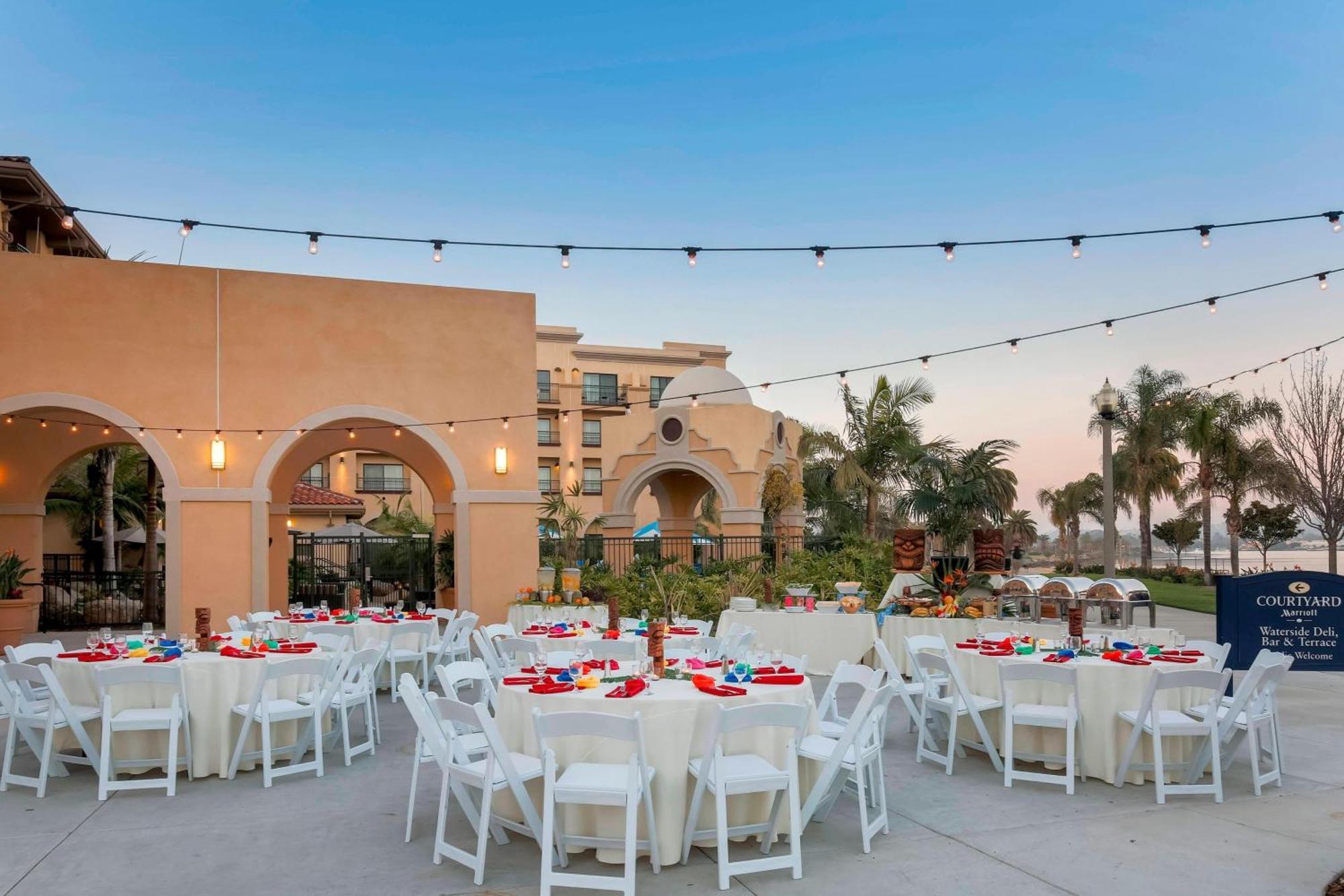 Courtyard Airport/liberty Station Hotel San Diego