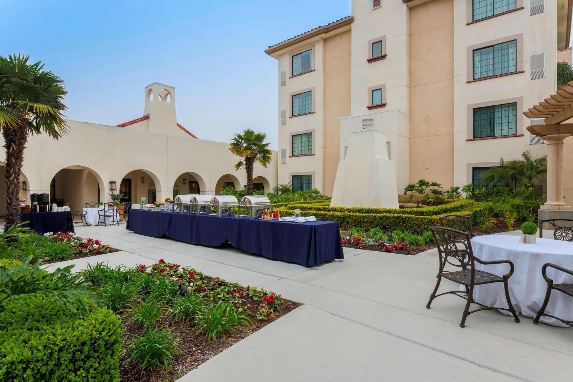 Courtyard Airport/liberty Station Hotel San Diego