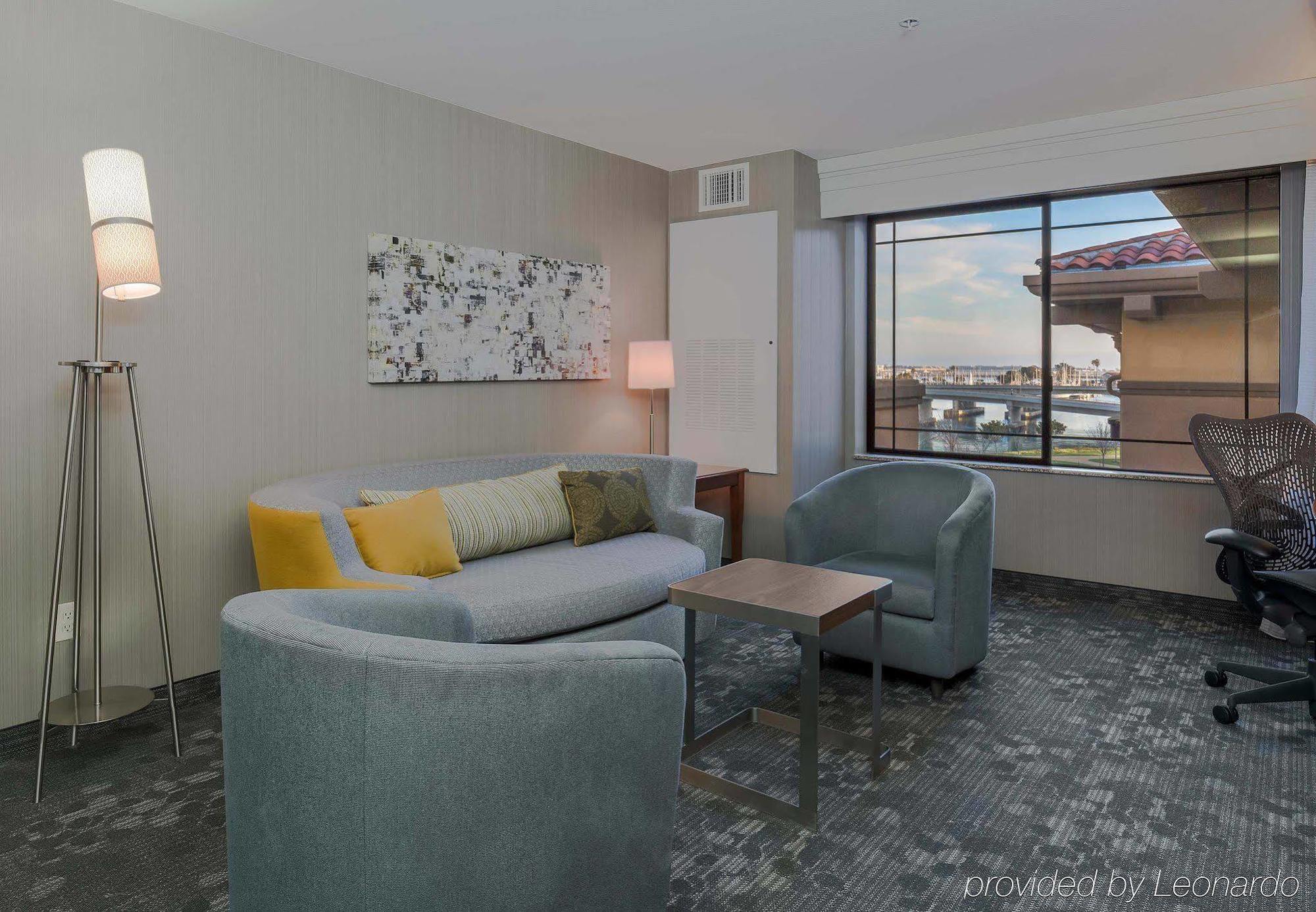 Courtyard Airport/liberty Station 3*
