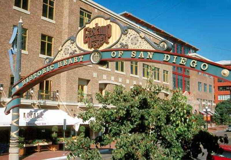 Courtyard Airport/liberty Station Hotel